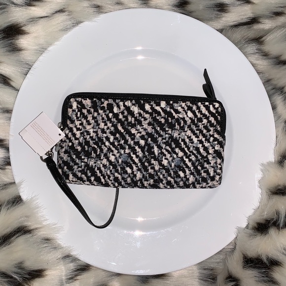 COACH DOUBLE ZIP WRISTLET